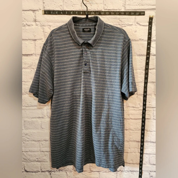 IZOD Golf shirt is a classic polo style with a sporty, casual design Size Large - Picture 1 of 4